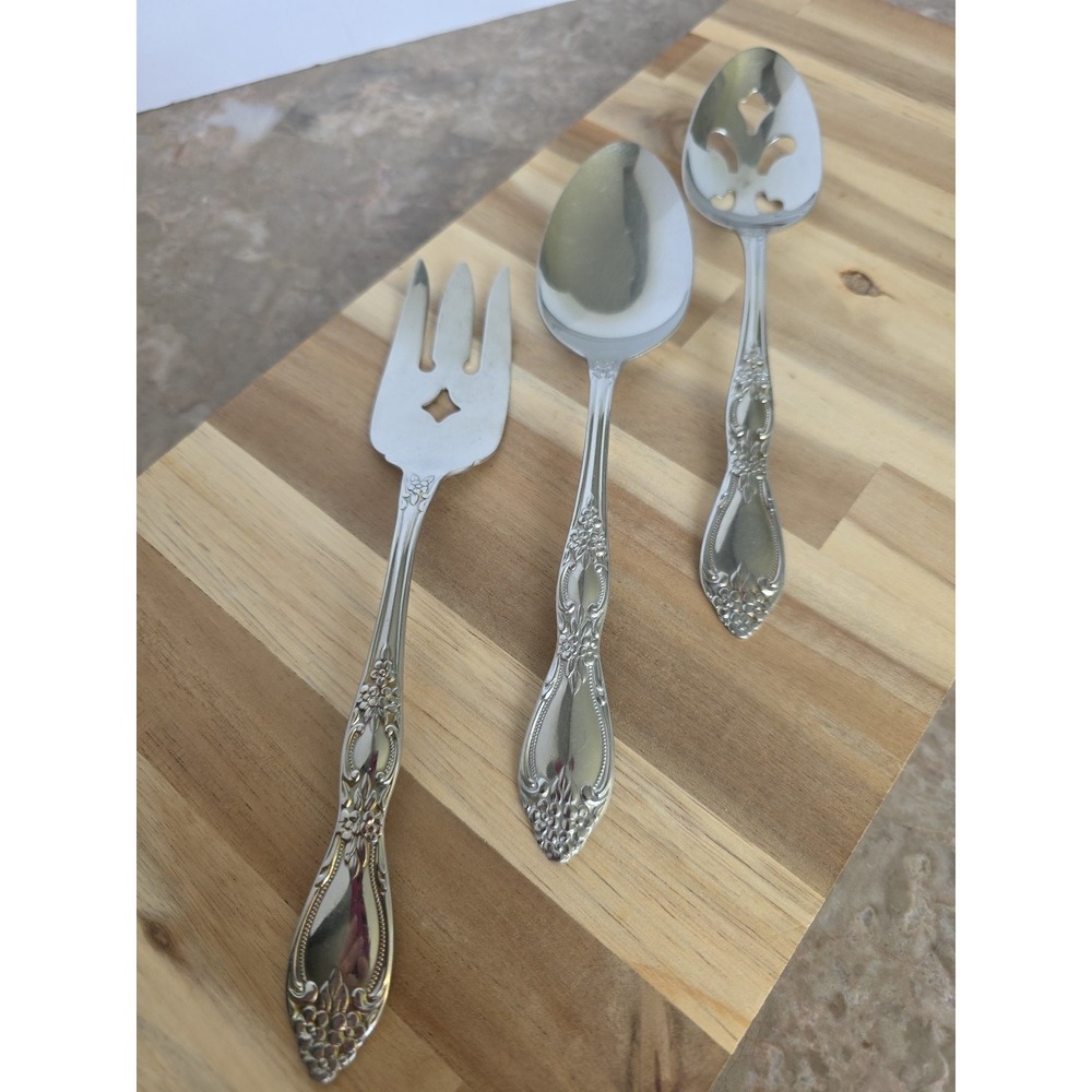 Wm A Rogers Deluxe Oneida Serving Set  Pierced Spoon, Fork, Spoon  8 1/8" Floral